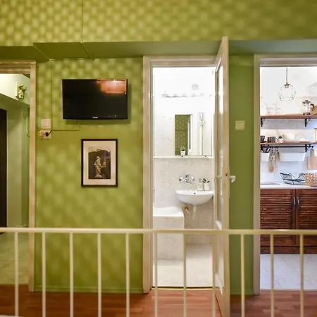 Olives & Sunsets - Lovely View - Calea Victoriei Apartment Bucharest